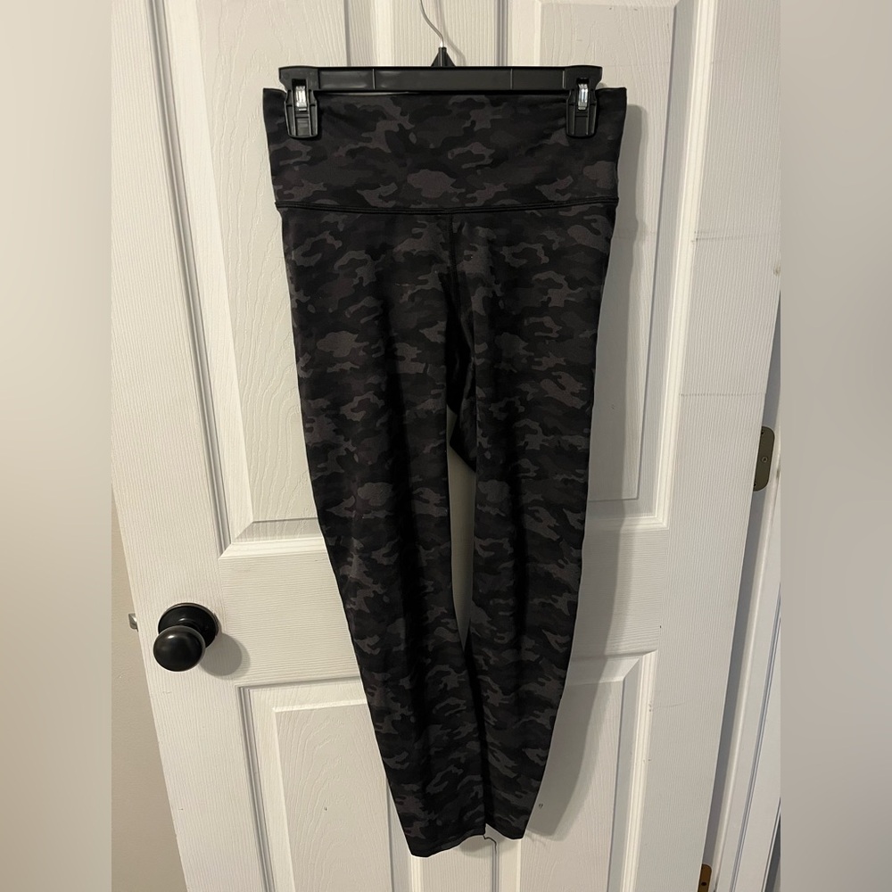 Dark camo fabletics leggings